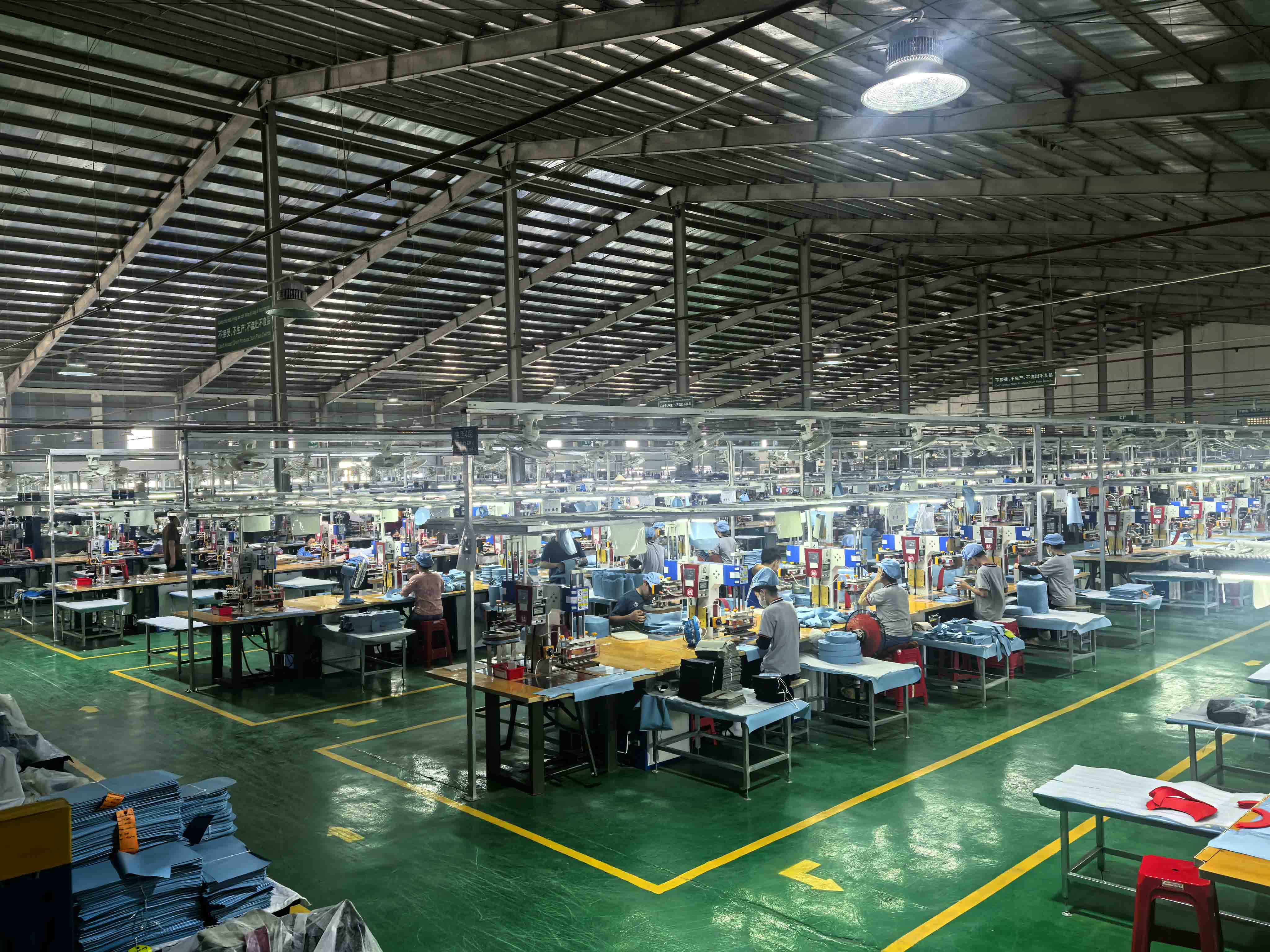 Vietnamo minkštųjų aušintuvų gamykla: Sealock Ho Chi Minh City gamybos linija